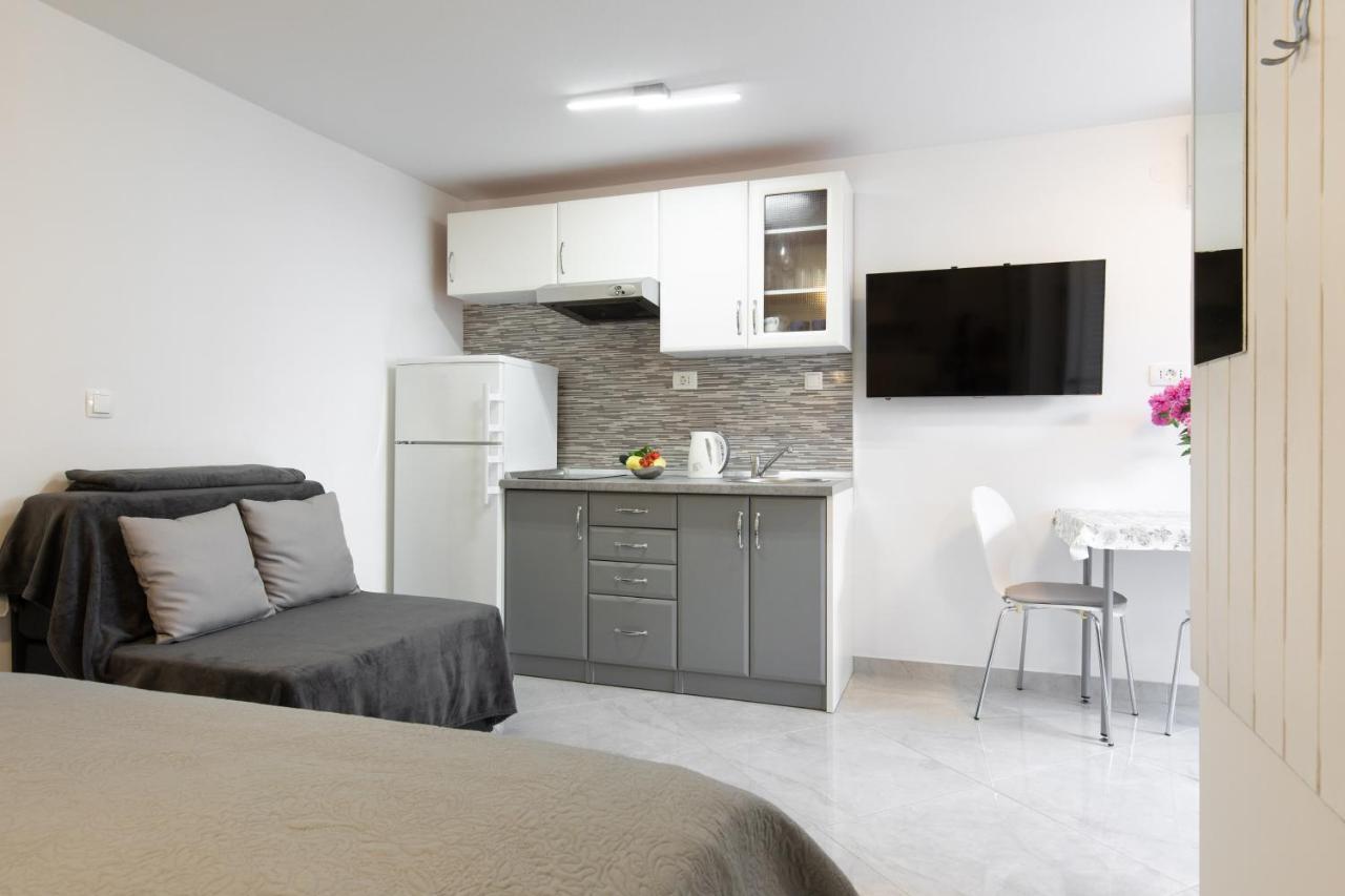 Luka Apartment *
